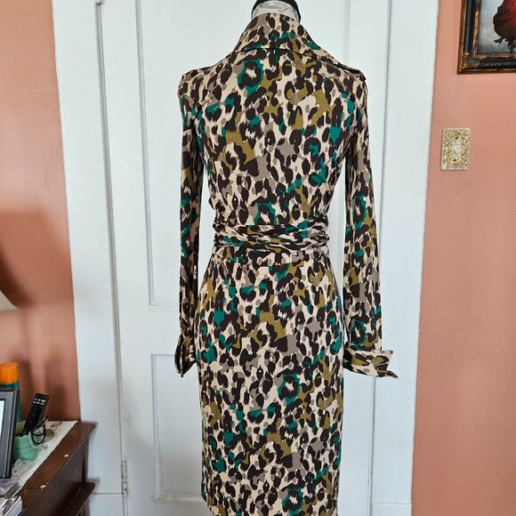 Vintage Diane Von Furstenberg Silk Animal Print Wrap Dress S-4 - Picture 6 of 10